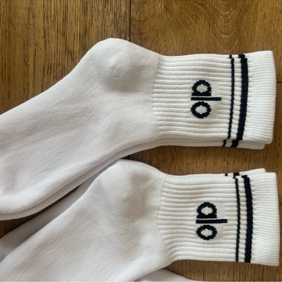 alo yoga 5 pack half crew throwback socks brand new white - Picture 3 of 3